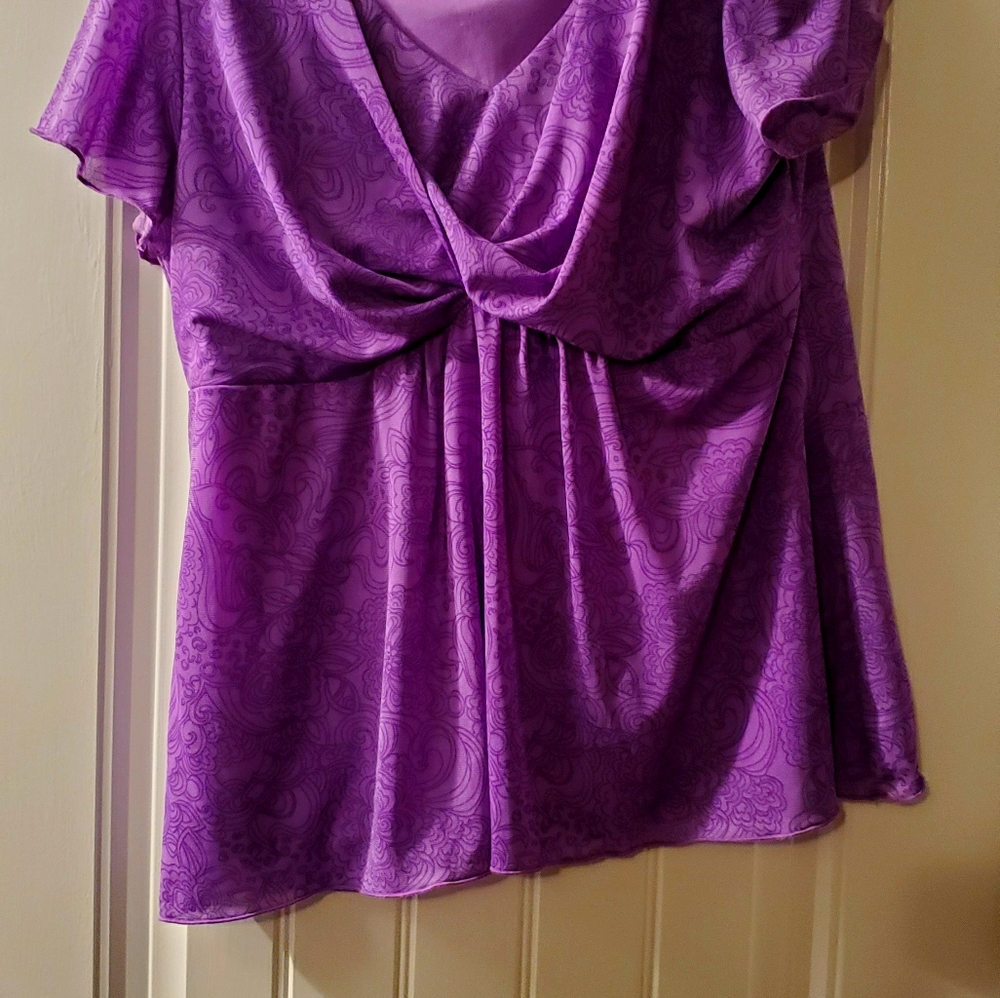 Short sleeve roushed top